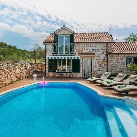Holiday home Chic In With Private Swimming Pool Marina