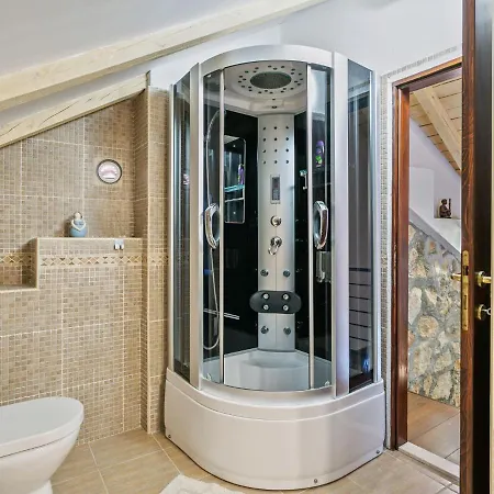 Chic In With Private Swimming Pool Marina
