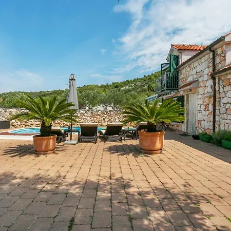 Chic In With Private Swimming Pool Holiday home Marina