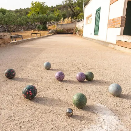 In Near Beaches Марина